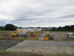 新宮川橋のために、すでに建てられた橋脚たち