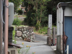 玄忠寺の寺号標