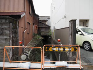 梅香寺付近から筋向橋へ向かう清川（伊勢市浦口と常磐の境界）