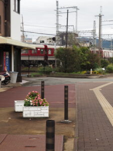 しんみち商店街の入口付近を暗渠で流れる清川（伊勢市宮後）