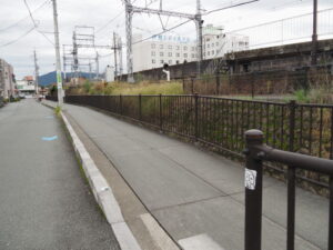 伊勢市駅北口から豊川との合流地点へ流れる清川