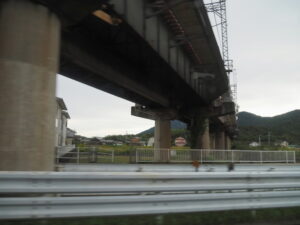 国道23号、近鉄鳥羽線の高架下(CANばすにて)