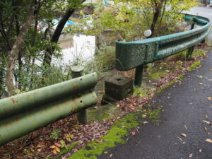 旅荘 海の蝶へと続く坂道にて