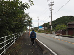 国道42号の歩道にて(伊勢市二見町松下)