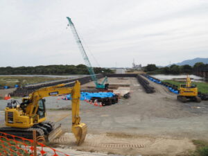 P6、P7、P8橋脚の工事現場（宮川橋架替工事）