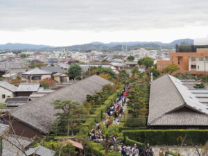 氏郷まつり 武者行列（松坂城跡からの遠望）