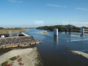 JR参宮線 宮川橋梁から眺めた新宮川橋の橋脚工事現場