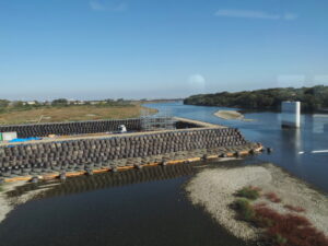 JR参宮線 宮川橋梁から眺めた新宮川橋の橋脚工事現場