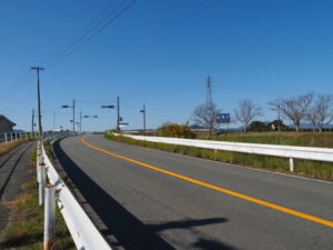 新橋東詰交差点(佐奈川右岸)