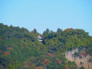 神山一乗寺(松阪市中万町)の遠望