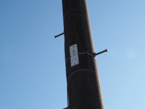 ［土羽支13］電柱番号板