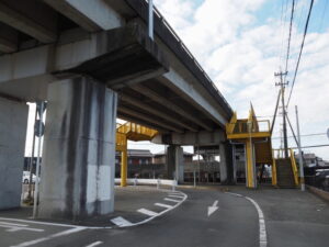 近鉄小俣駅付近の下小俣跨線橋