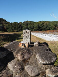 山神とまめくじ大王神（玉城町宮古）