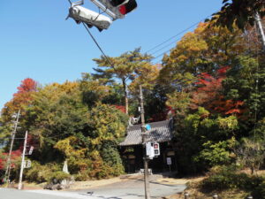神宮文庫の黒門（御幸道路 倭姫前交差点）
