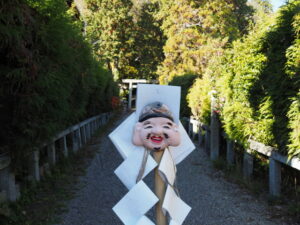 高茶屋神社の参道（津市高茶屋）