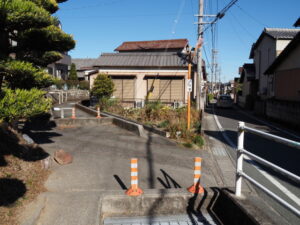 暗渠の水路と伊勢街道（津市高茶屋）