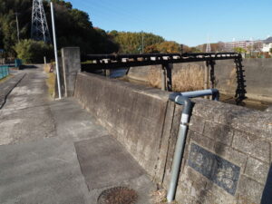 相川に架かる相川橋付近、伊勢街道（津市高茶屋）