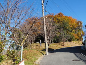 池の谷古墳・池ノ谷砦跡（津市垂水）