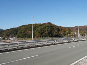 加茂川に架かる安楽島大橋にて