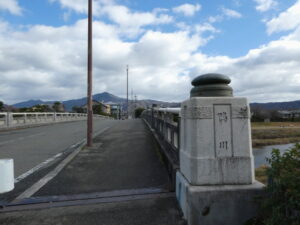 出雲路橋の西詰にて東山方向の遠望