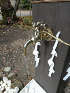 復活した御神水（上御霊神社）