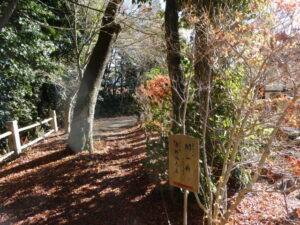 開山廟、吉野太夫の墓への案内板