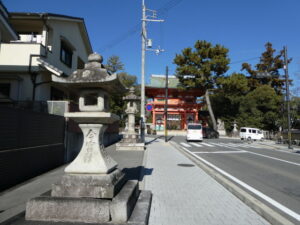 今宮神社の楼門前(今宮門前通り)