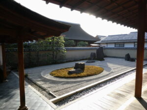 龍源院の方丈前石庭「一枝担」