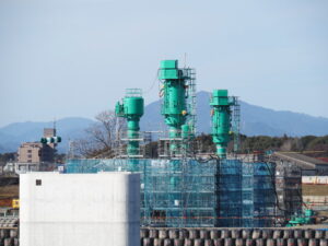 マンロックもマテリアルロックも立ち上がっていたP6、P7橋脚の工事現場（宮川橋架替工事）