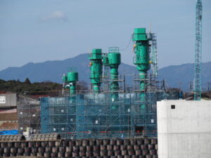 マンロックもマテリアルロックも立ち上がっていたP6、P7橋脚の工事現場（宮川橋架替工事）