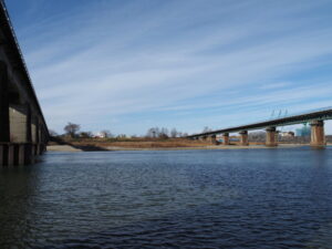 現在の宮川橋と新しい宮川橋の工事現場